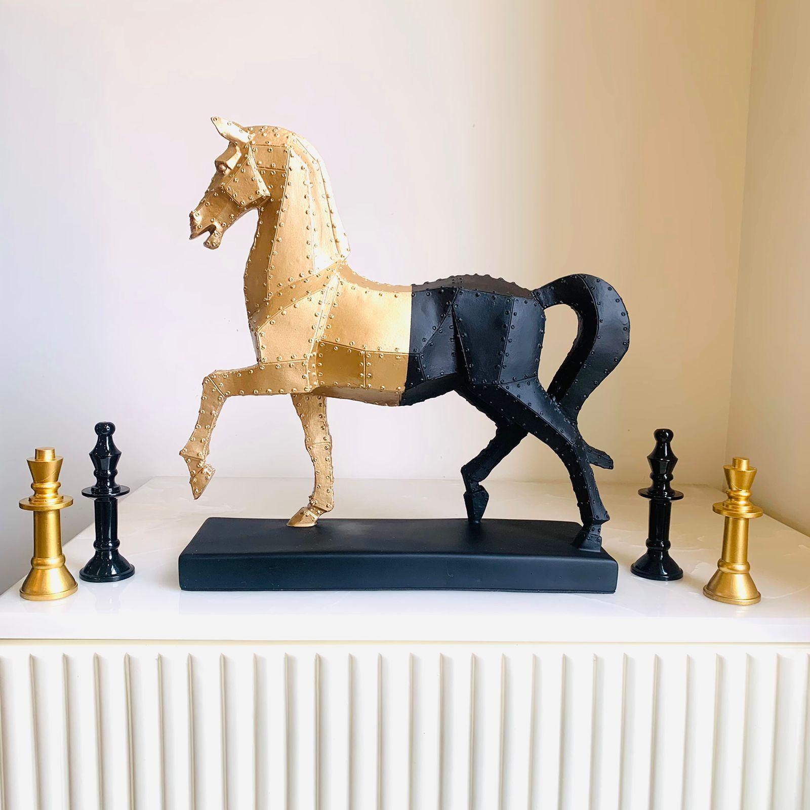 Dotted Dolt Horse